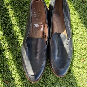 AEROSOLES women’s Classic Black Slip-On Loafers